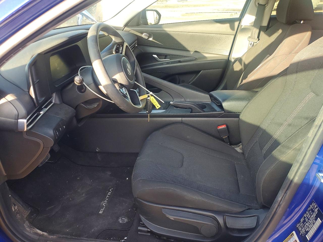 2025 HYUNDAI ELANTRA SE photo 13