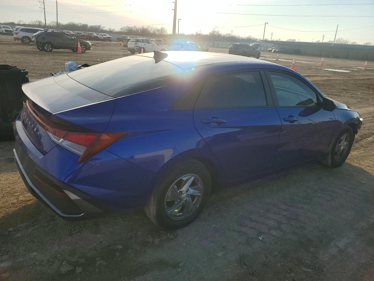 2025 HYUNDAI ELANTRA SE photo 5