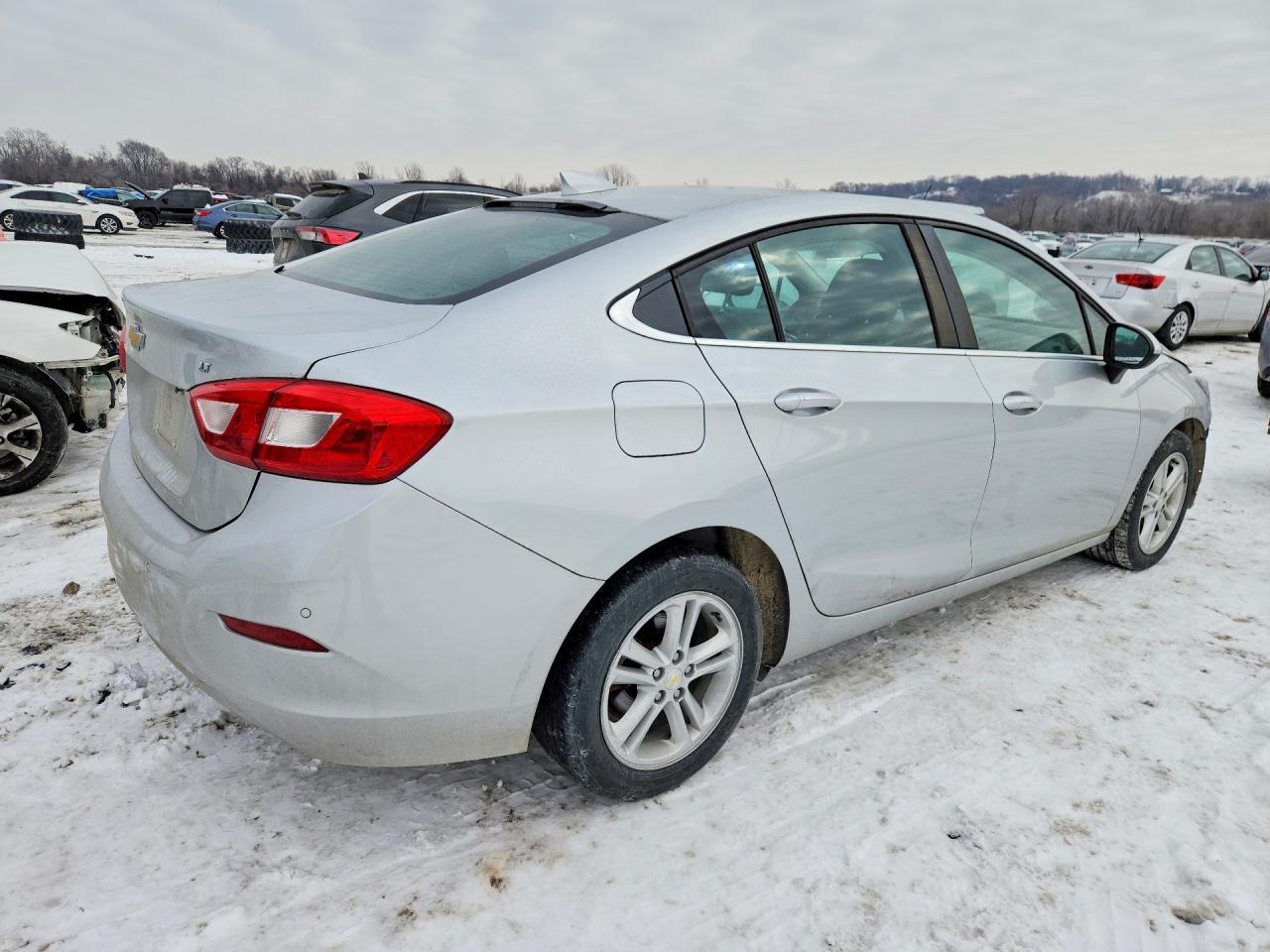 2017 CHEVROLET CRUZE LT photo 3