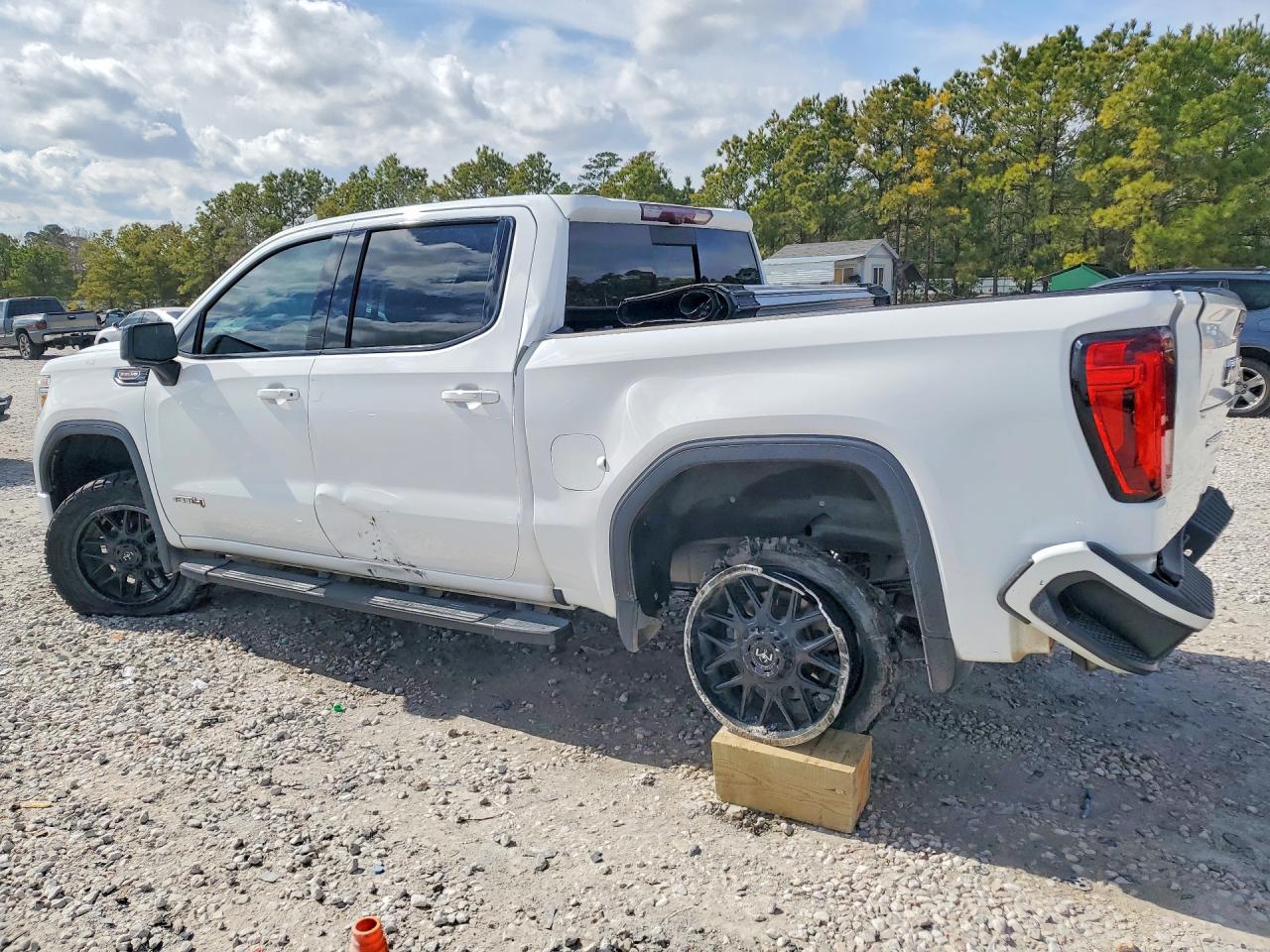 2021 GMC SIERRA K1500 AT4 photo 2