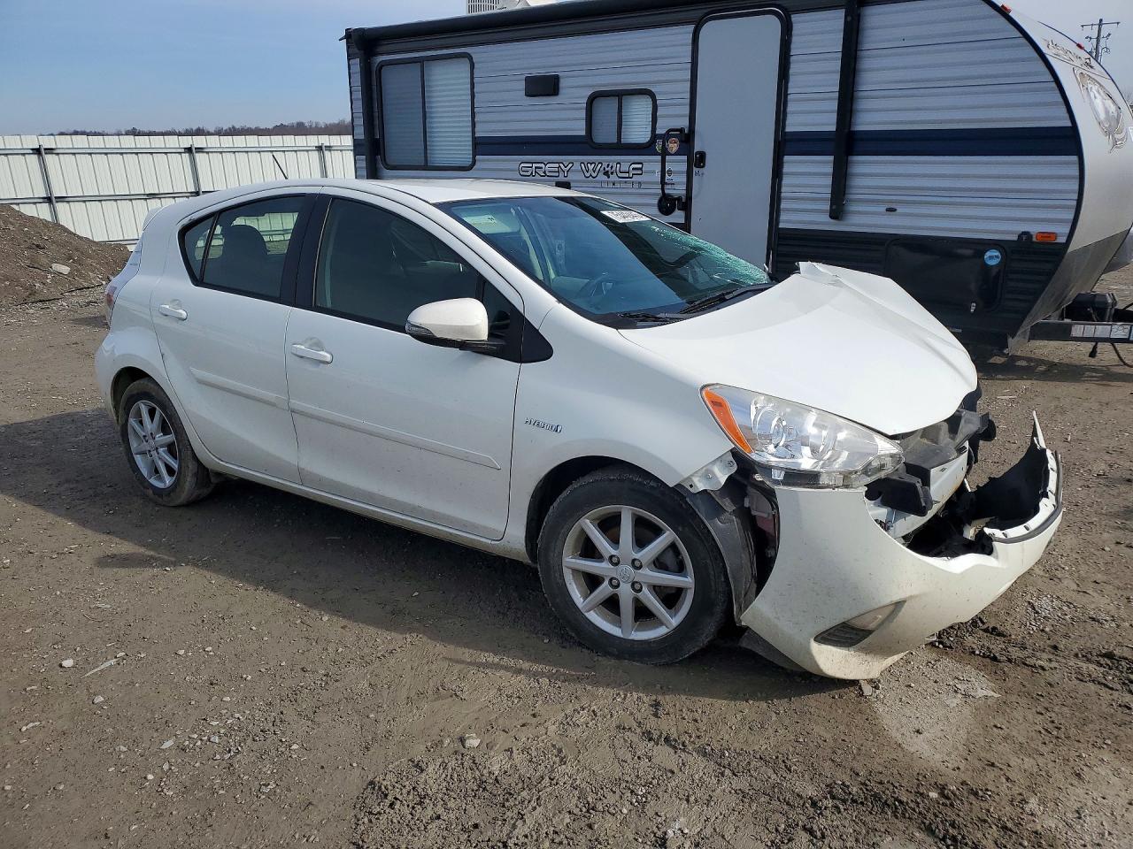 2013 TOYOTA PRIUS C photo 4