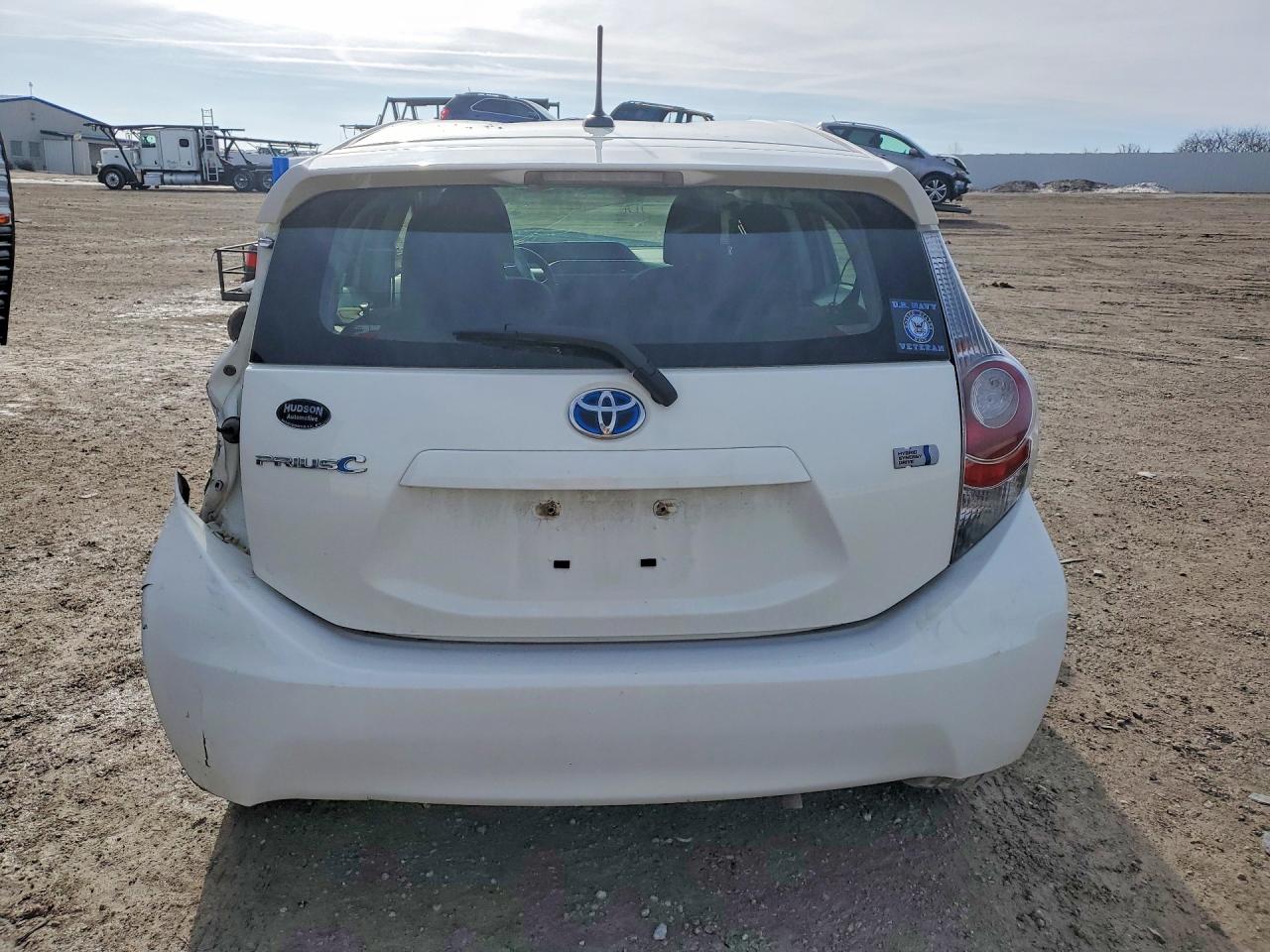 2013 TOYOTA PRIUS C photo 6
