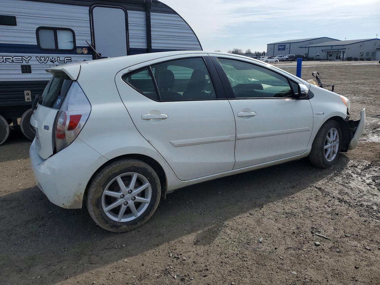 2013 TOYOTA PRIUS C photo 3