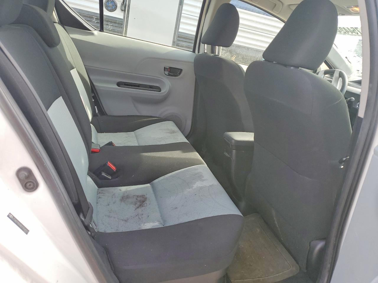2013 TOYOTA PRIUS C photo 10