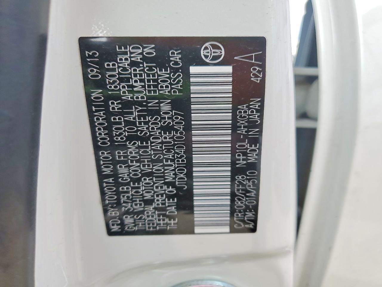 2013 TOYOTA PRIUS C photo 12