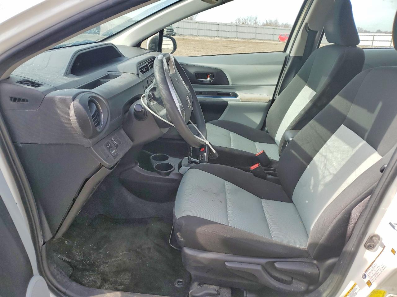 2013 TOYOTA PRIUS C photo 7