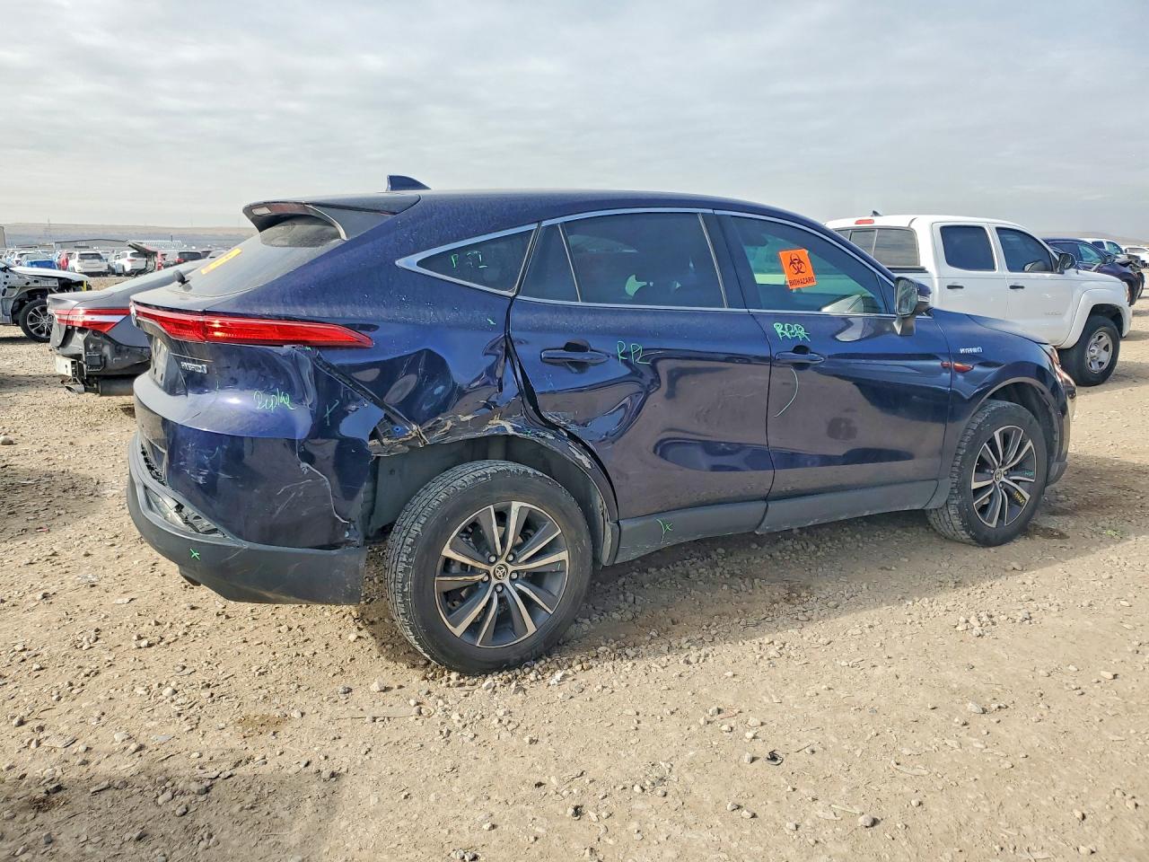 2021 TOYOTA VENZA LE photo 3