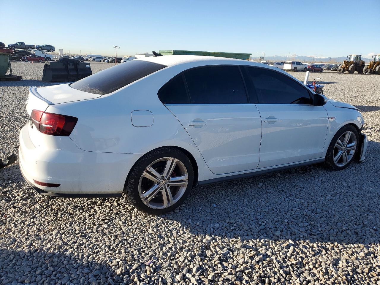 2017 VOLKSWAGEN JETTA GLI photo 3