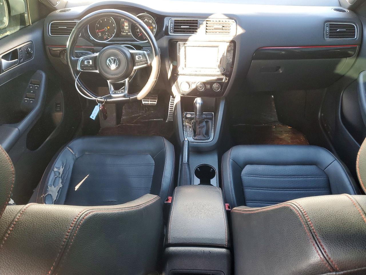 2017 VOLKSWAGEN JETTA GLI photo 8