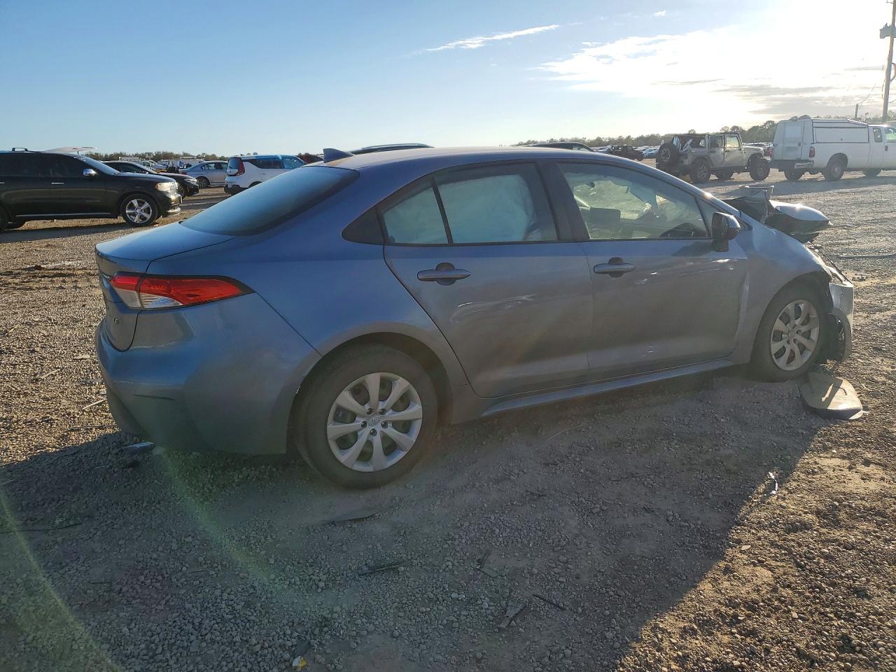 2023 TOYOTA COROLLA LE photo 3