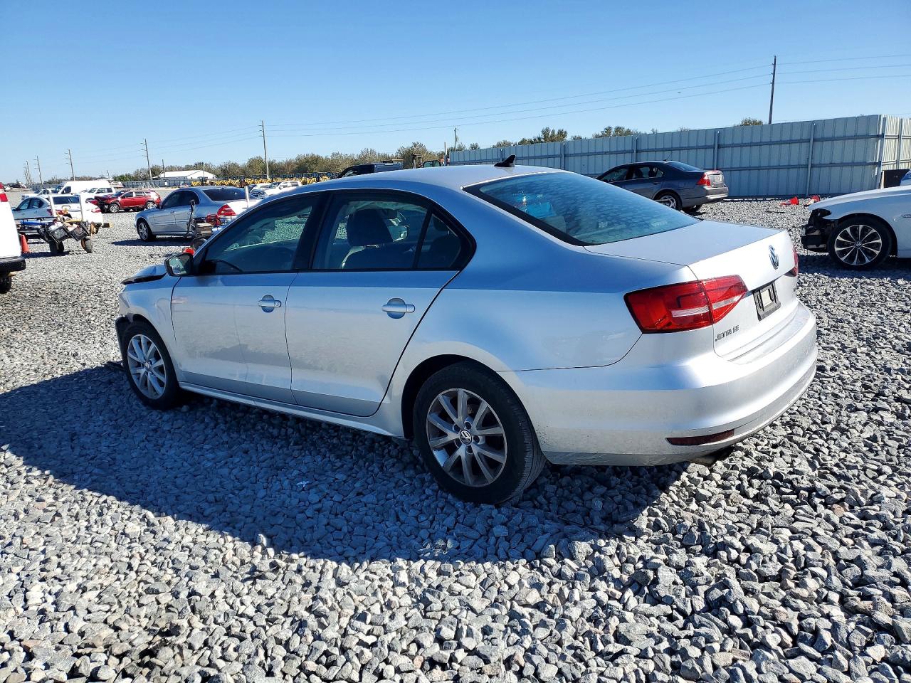 2015 VOLKSWAGEN JETTA SE photo 2