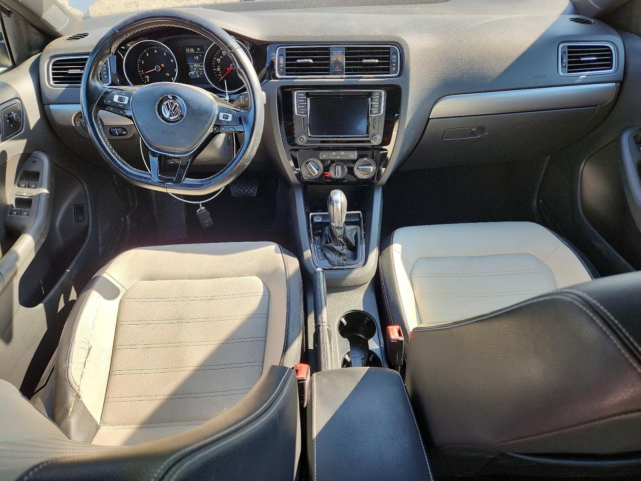 2017 VOLKSWAGEN JETTA SPORT photo 8