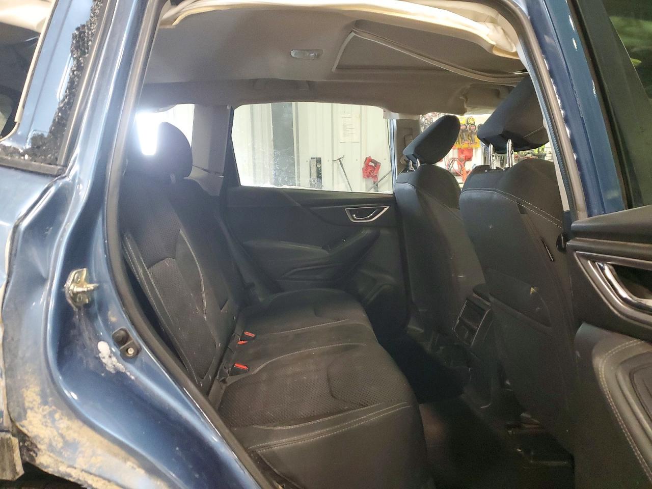 2019 SUBARU FORESTER PREMIUM photo 31