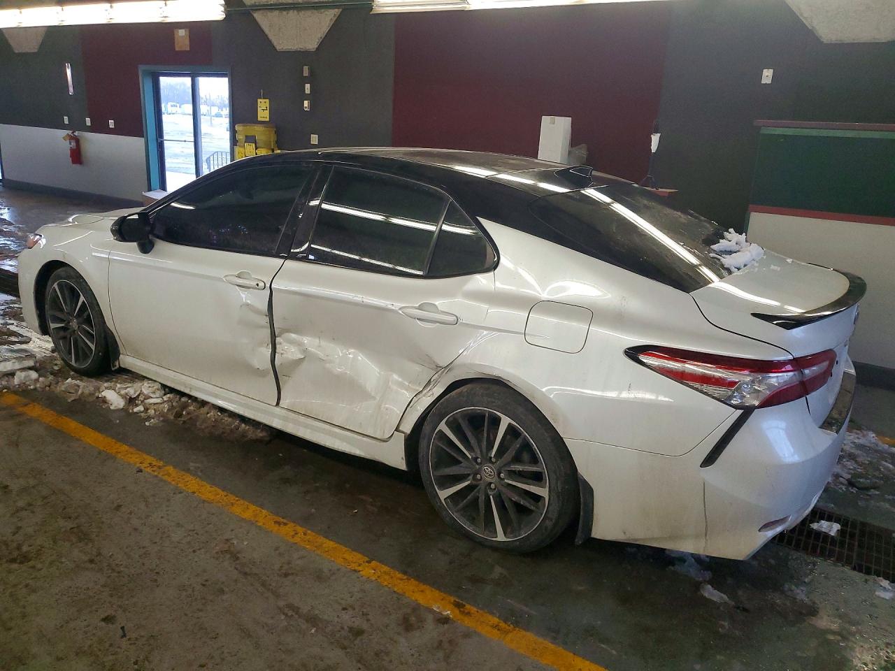 2020 TOYOTA CAMRY XSE photo 2