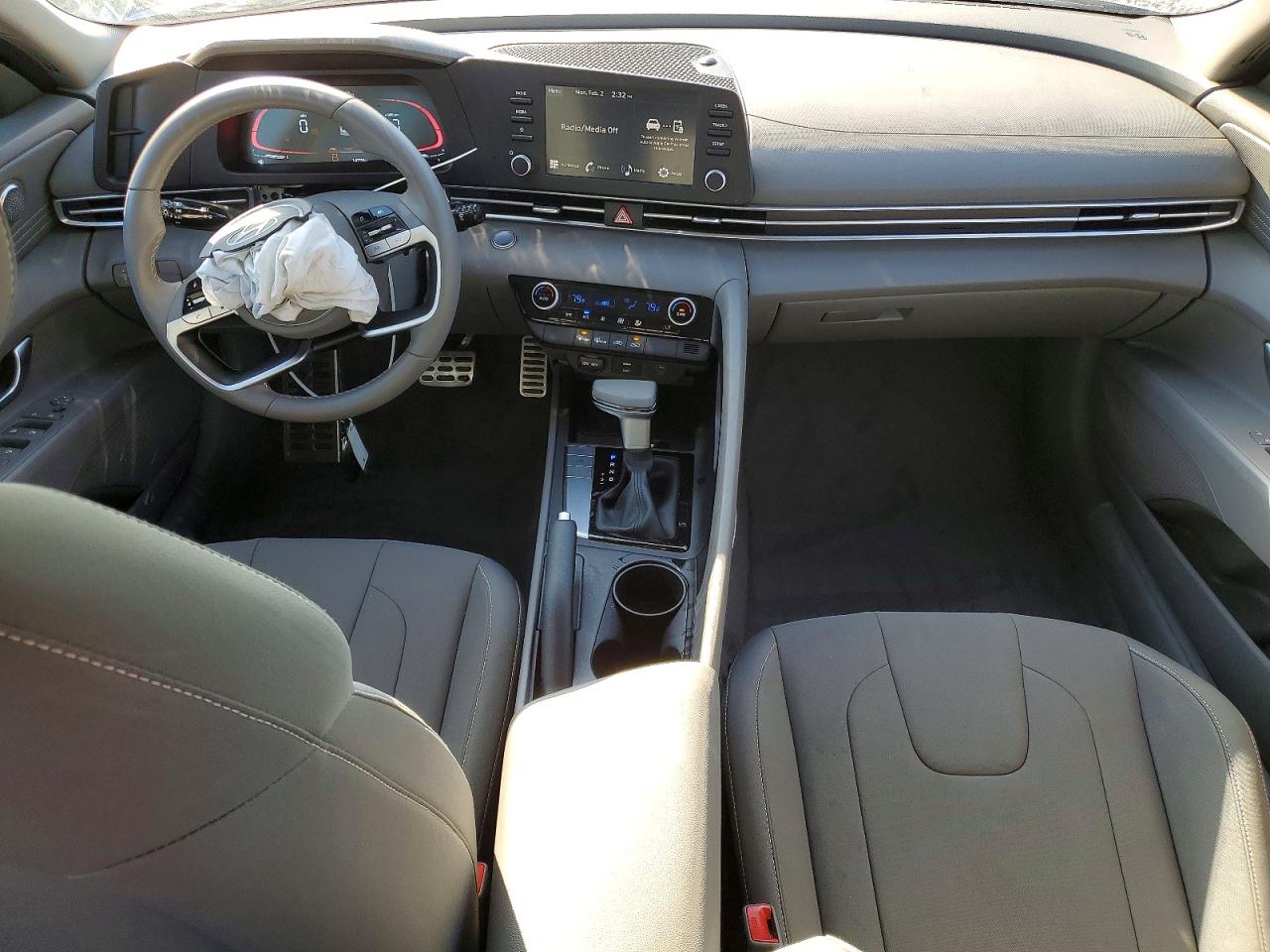 2025 HYUNDAI ELANTRA SEL SPORT photo 8