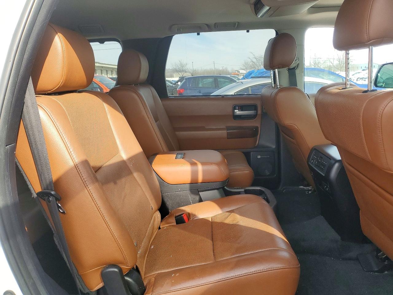 2017 TOYOTA SEQUOIA PLATINUM photo 11