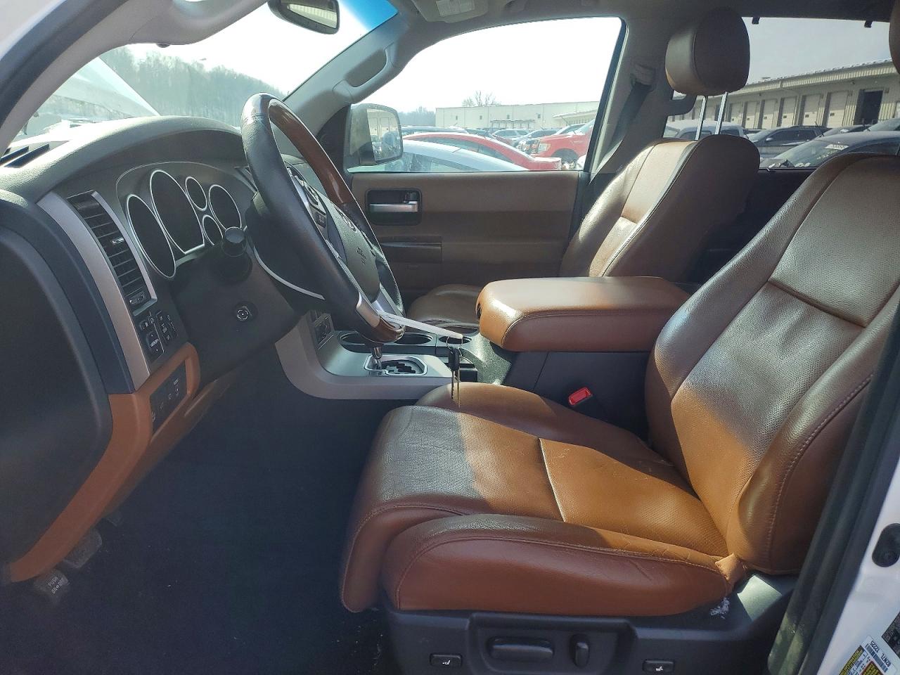 2017 TOYOTA SEQUOIA PLATINUM photo 7