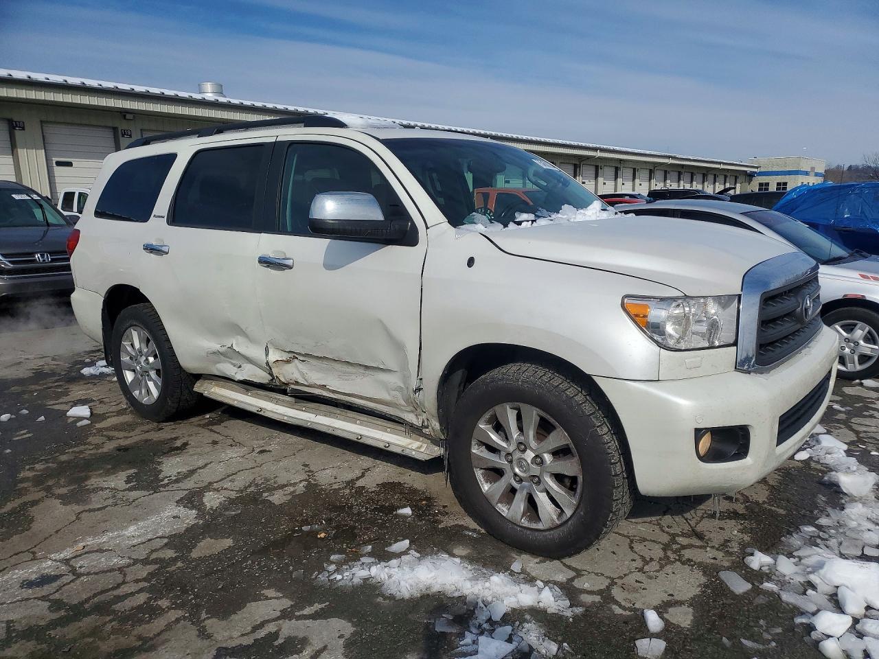 2017 TOYOTA SEQUOIA PLATINUM photo 4