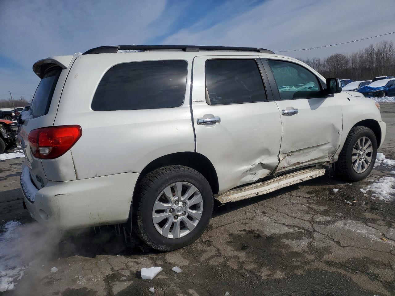 2017 TOYOTA SEQUOIA PLATINUM photo 3