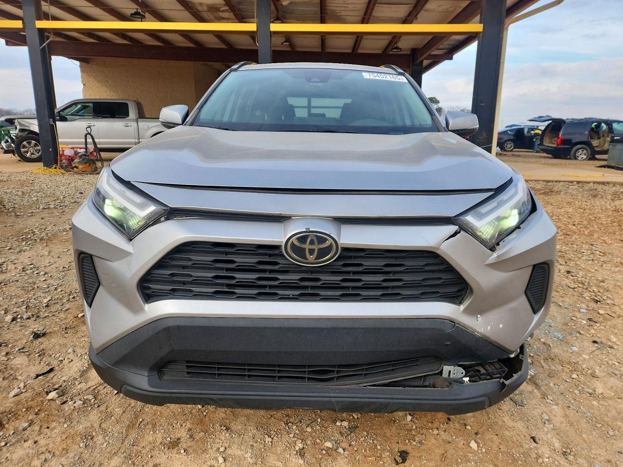 2022 TOYOTA RAV4 XLE photo 9
