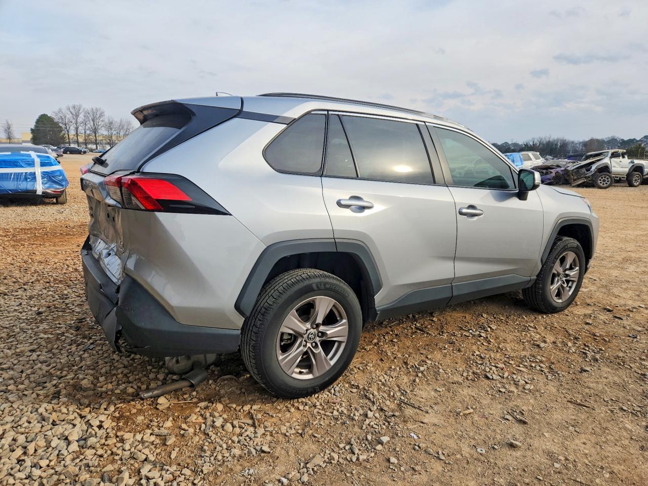 2022 TOYOTA RAV4 XLE photo 5
