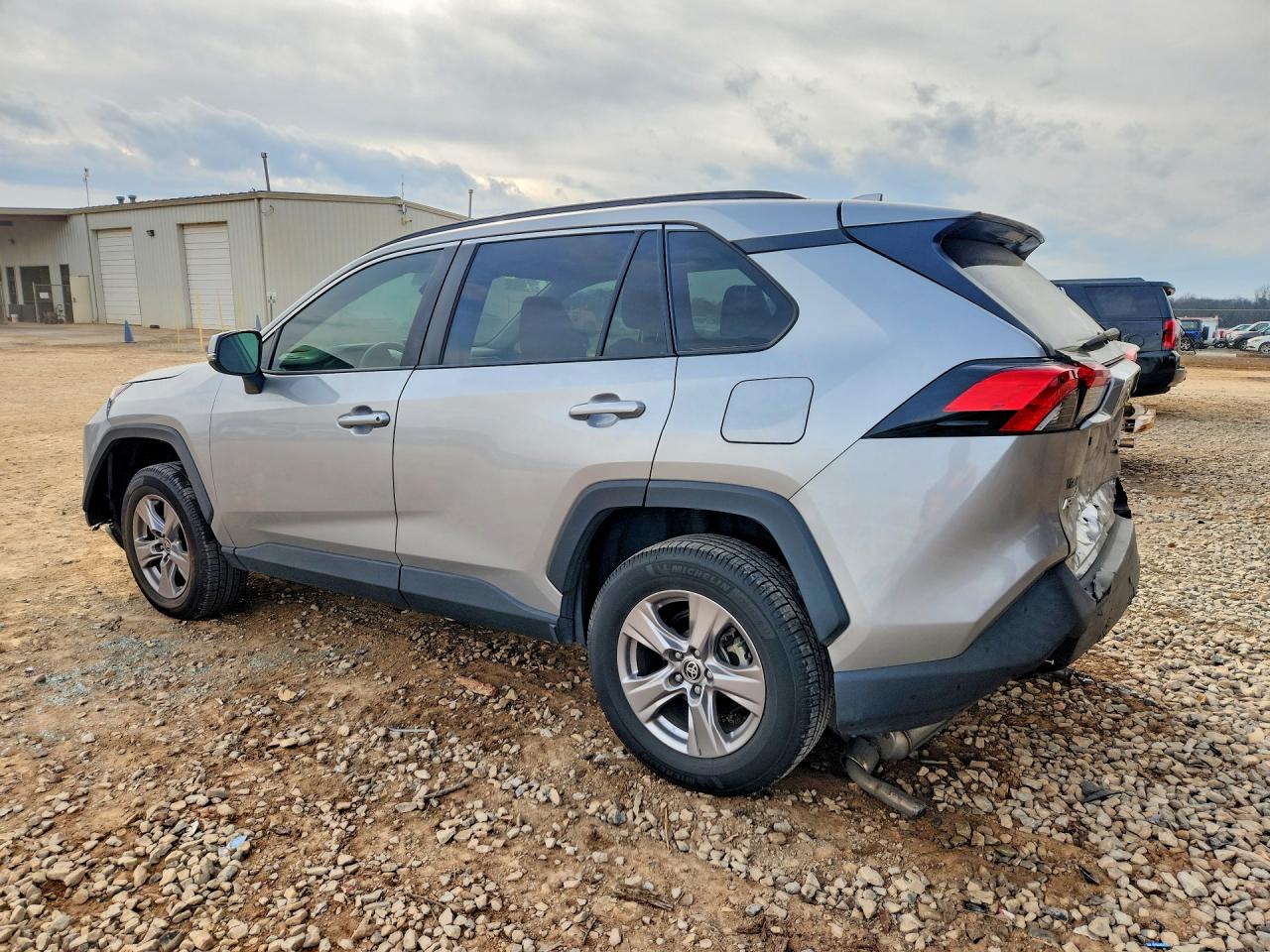 2022 TOYOTA RAV4 XLE photo 3
