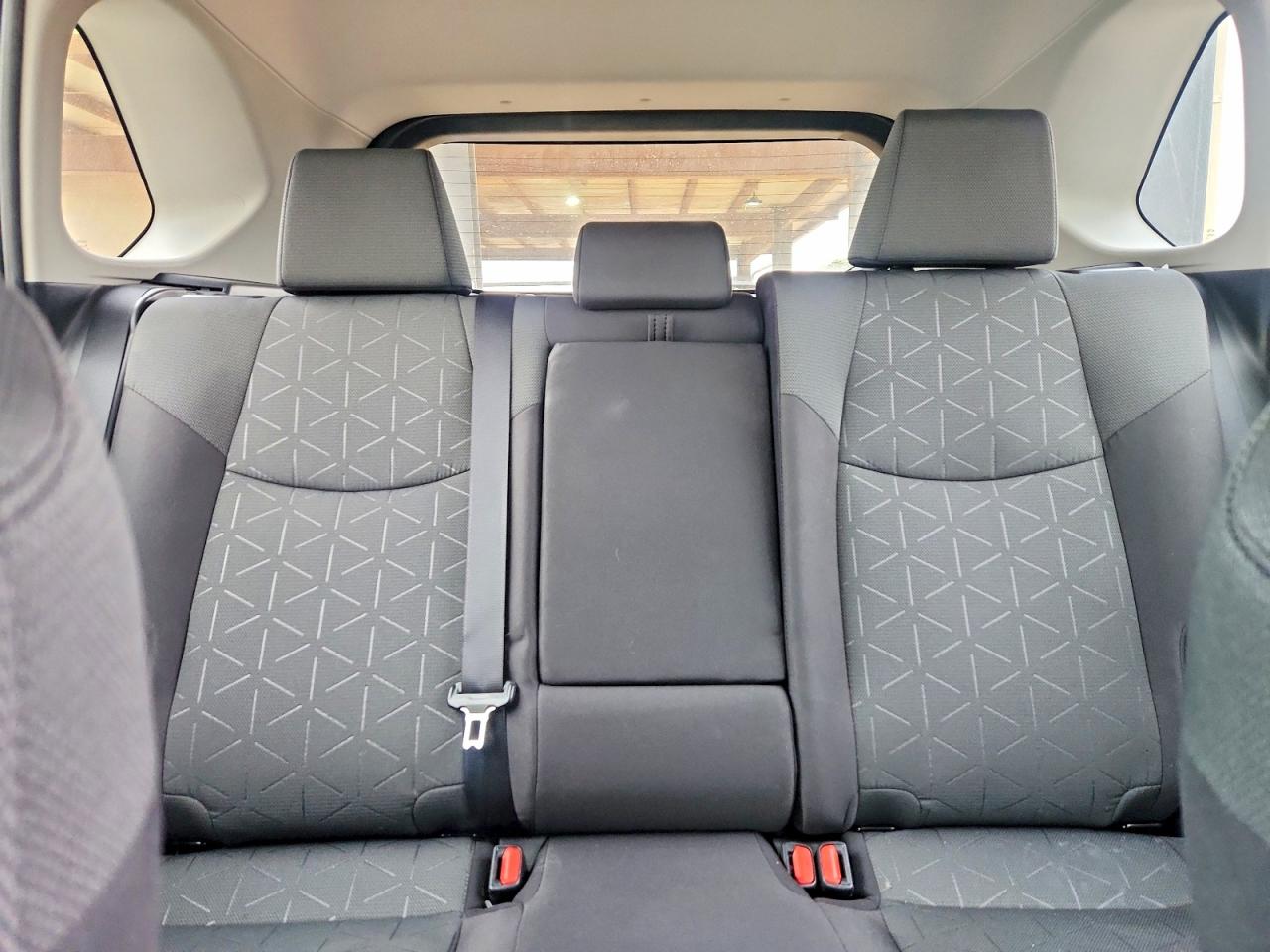 2022 TOYOTA RAV4 XLE photo 19