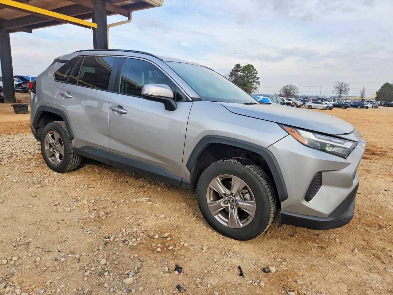 2022 TOYOTA RAV4 XLE photo 7
