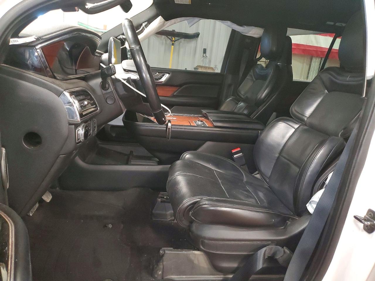 2019 LINCOLN NAVIGATOR L RESERVE photo 13