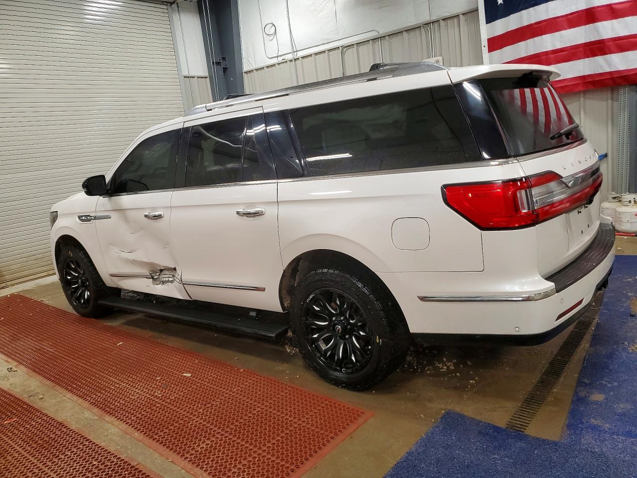 2019 LINCOLN NAVIGATOR L RESERVE photo 3