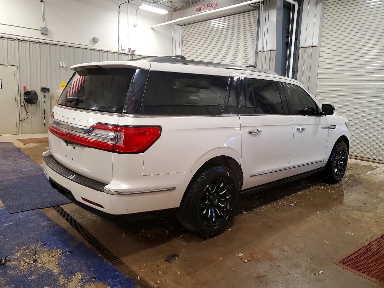 2019 LINCOLN NAVIGATOR L RESERVE photo 5
