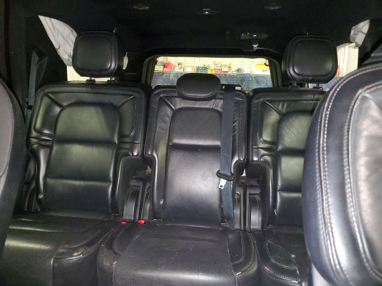 2019 LINCOLN NAVIGATOR L RESERVE photo 19
