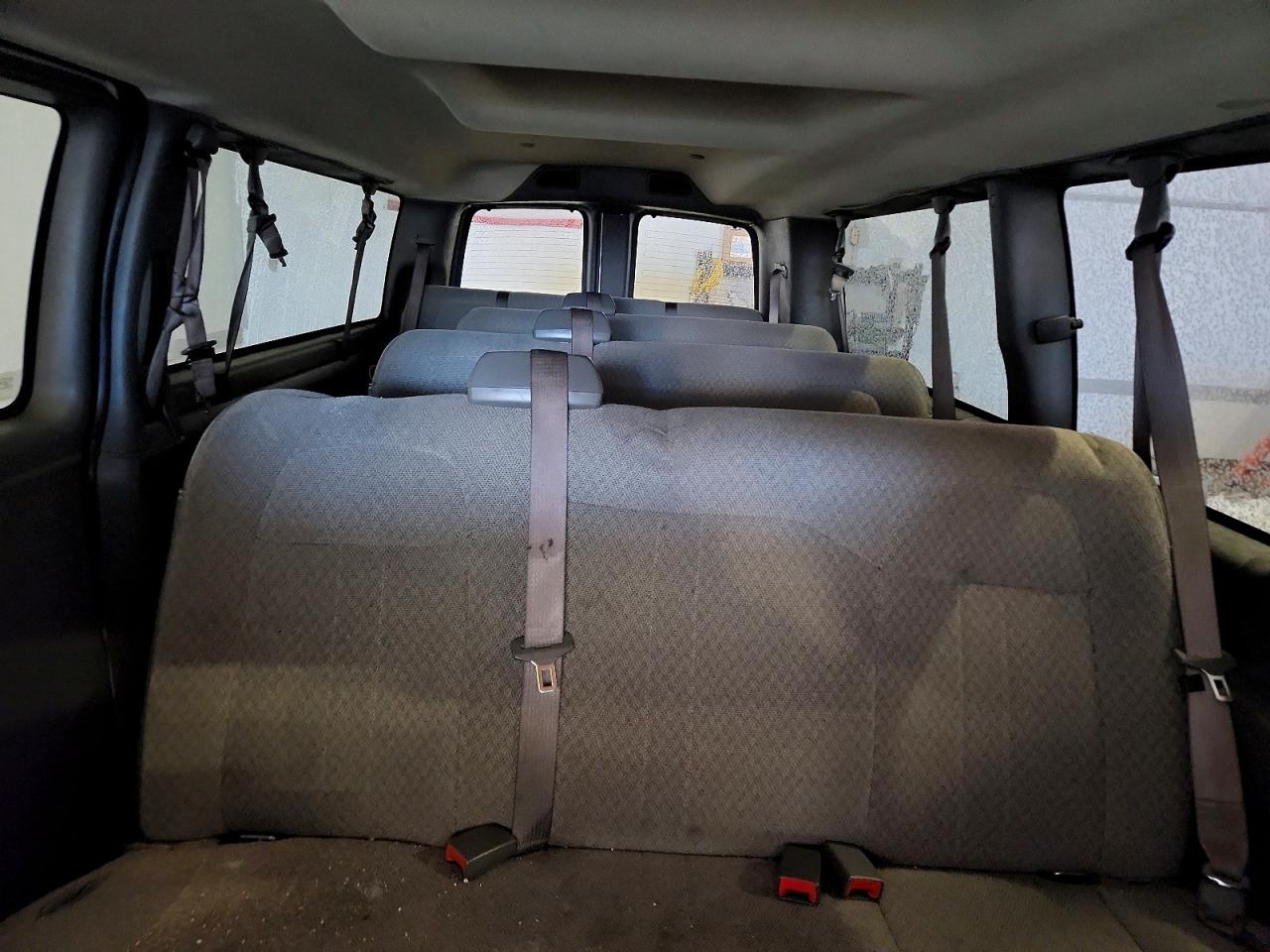 2023 GMC SAVANA G3500 LS photo 10