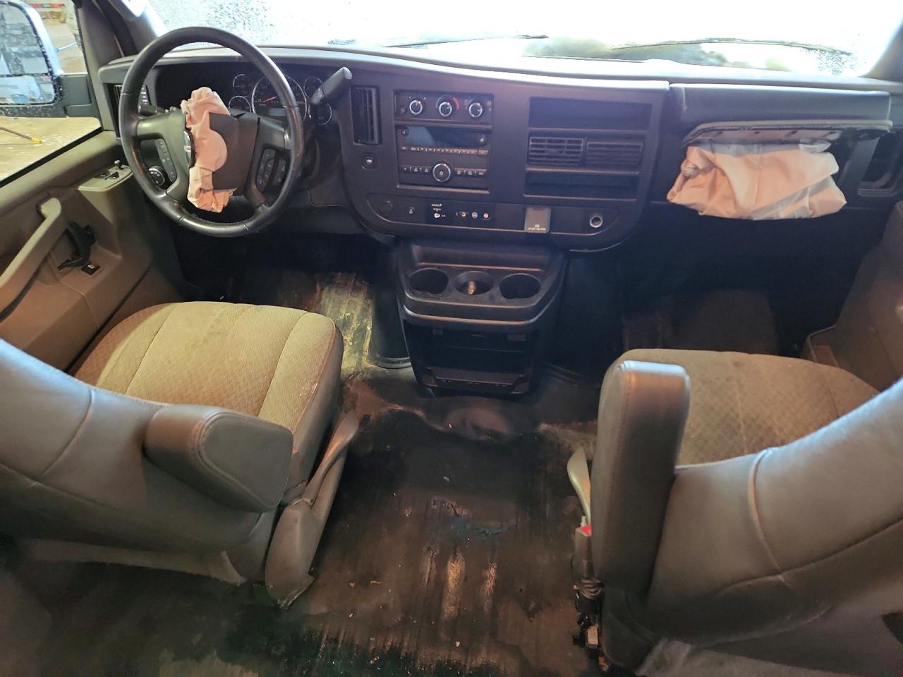 2023 GMC SAVANA G3500 LS photo 8