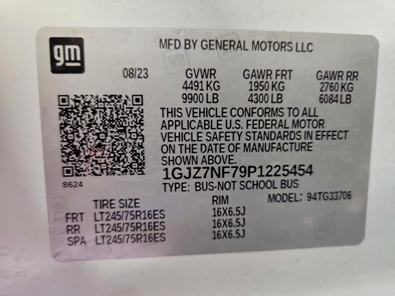 2023 GMC SAVANA G3500 LS photo 14