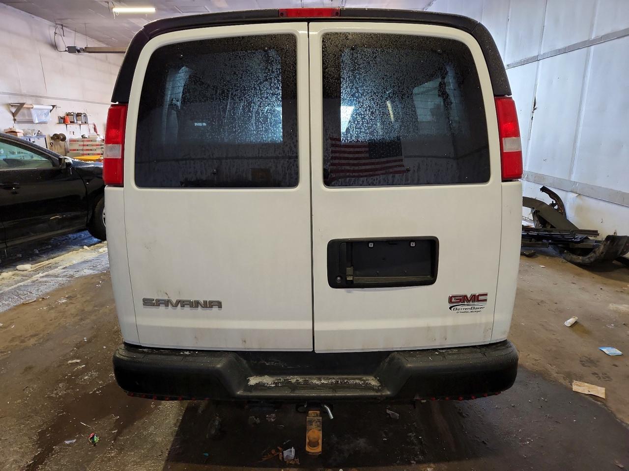 2023 GMC SAVANA G3500 LS photo 6