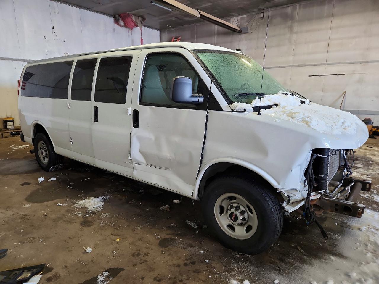 2023 GMC SAVANA G3500 LS photo 4