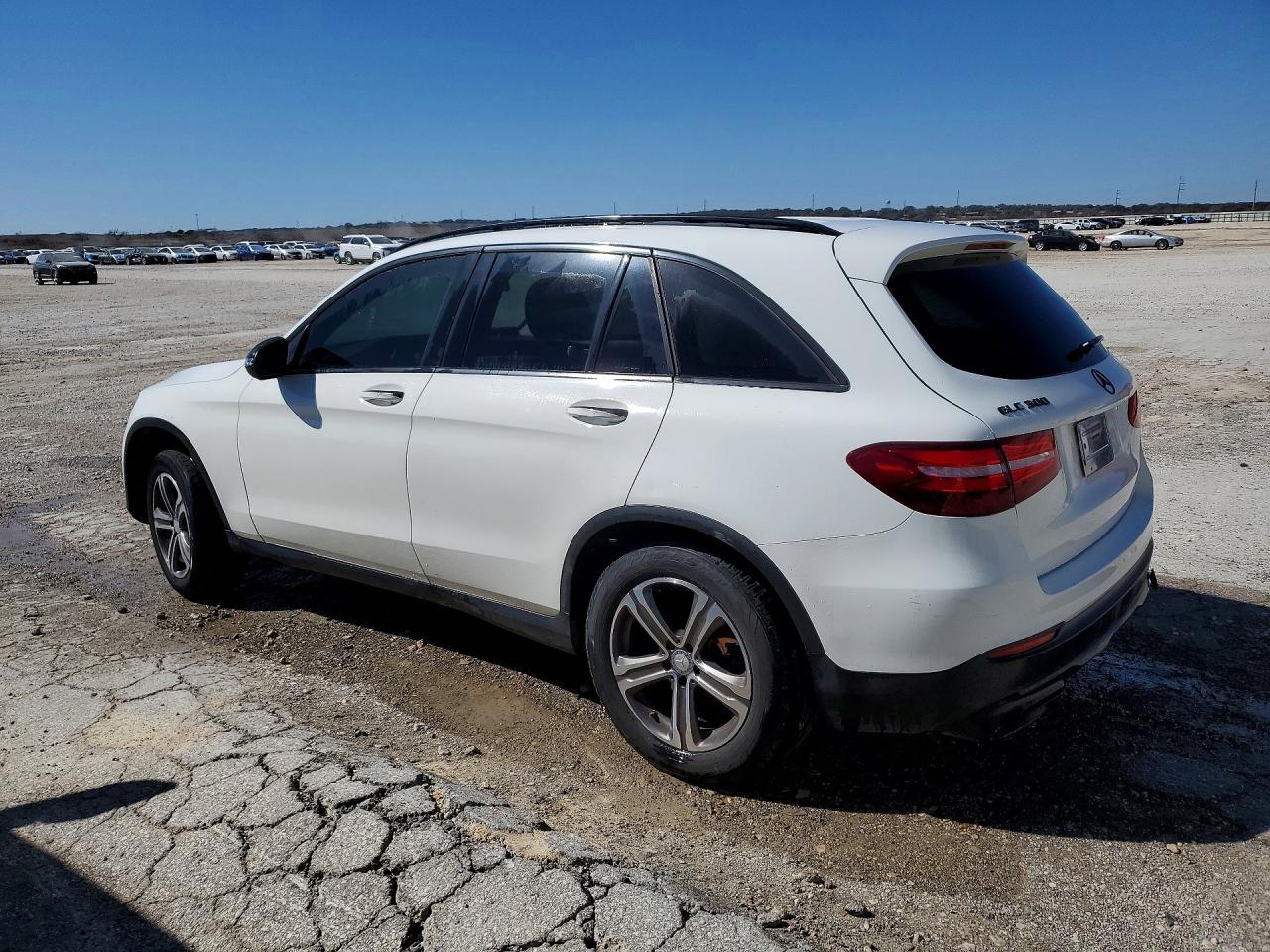 2017 MERCEDES-BENZ GLC 300 photo 4