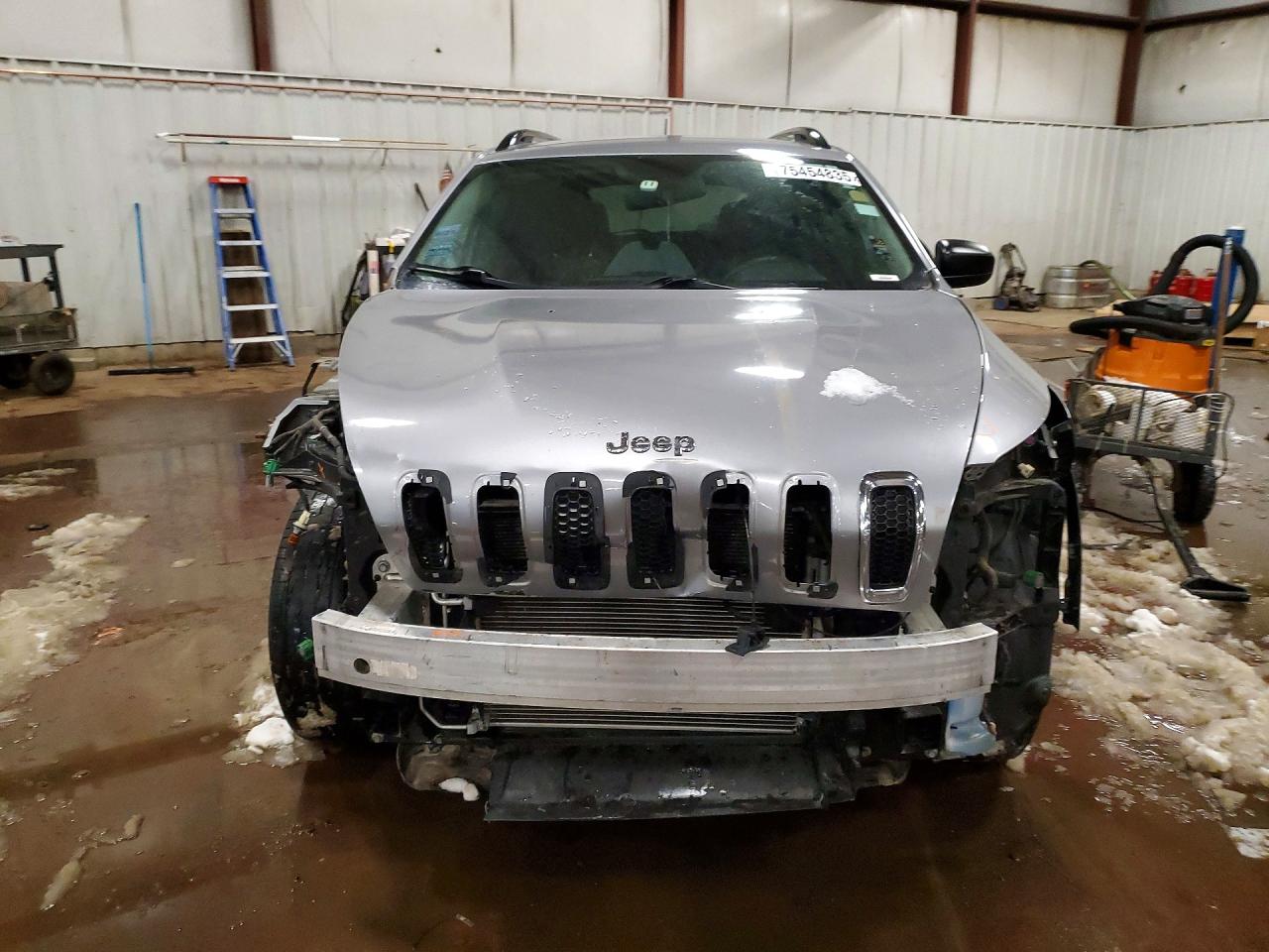 2016 JEEP CHEROKEE SPORT photo 9