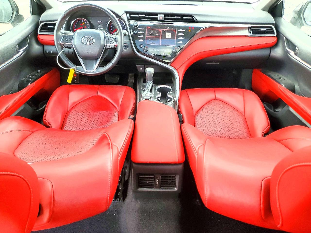 2019 TOYOTA CAMRY XSE photo 8