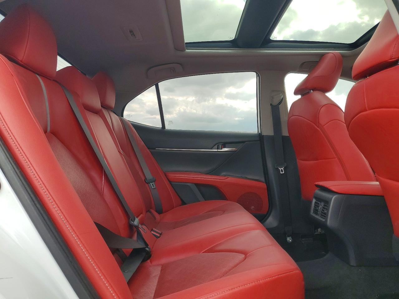 2019 TOYOTA CAMRY XSE photo 10