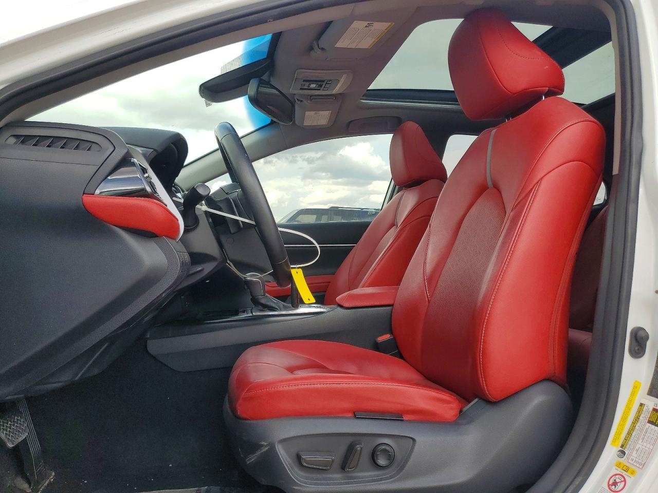 2019 TOYOTA CAMRY XSE photo 7