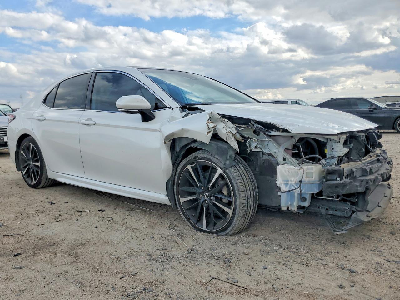 2019 TOYOTA CAMRY XSE photo 4