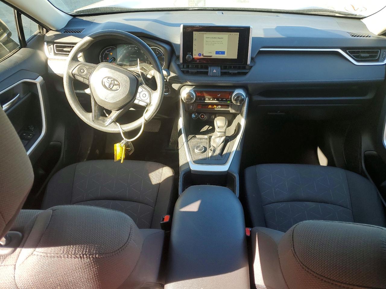 2025 TOYOTA RAV4 XLE photo 8
