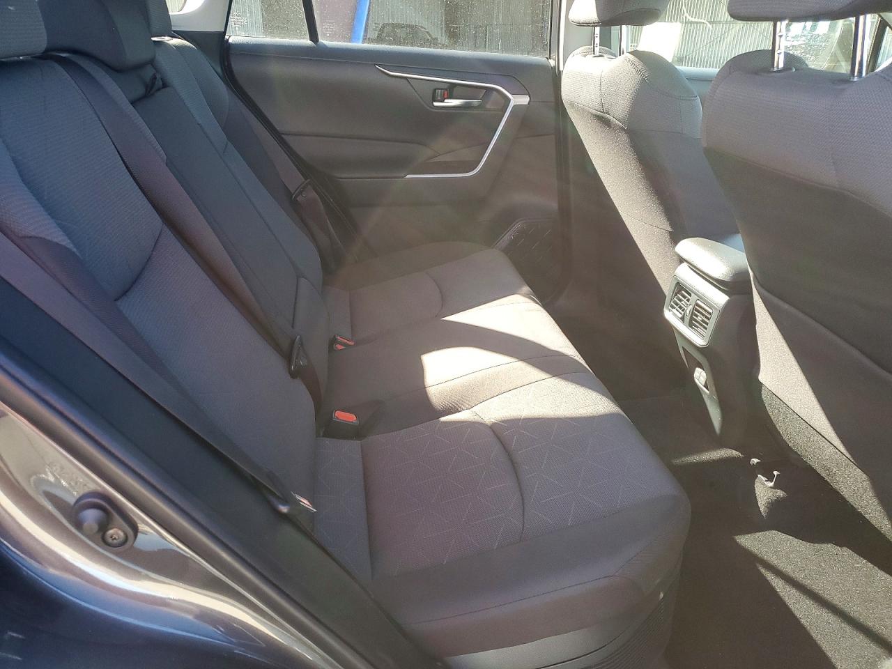 2025 TOYOTA RAV4 XLE photo 11