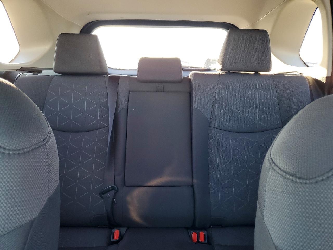 2025 TOYOTA RAV4 XLE photo 10