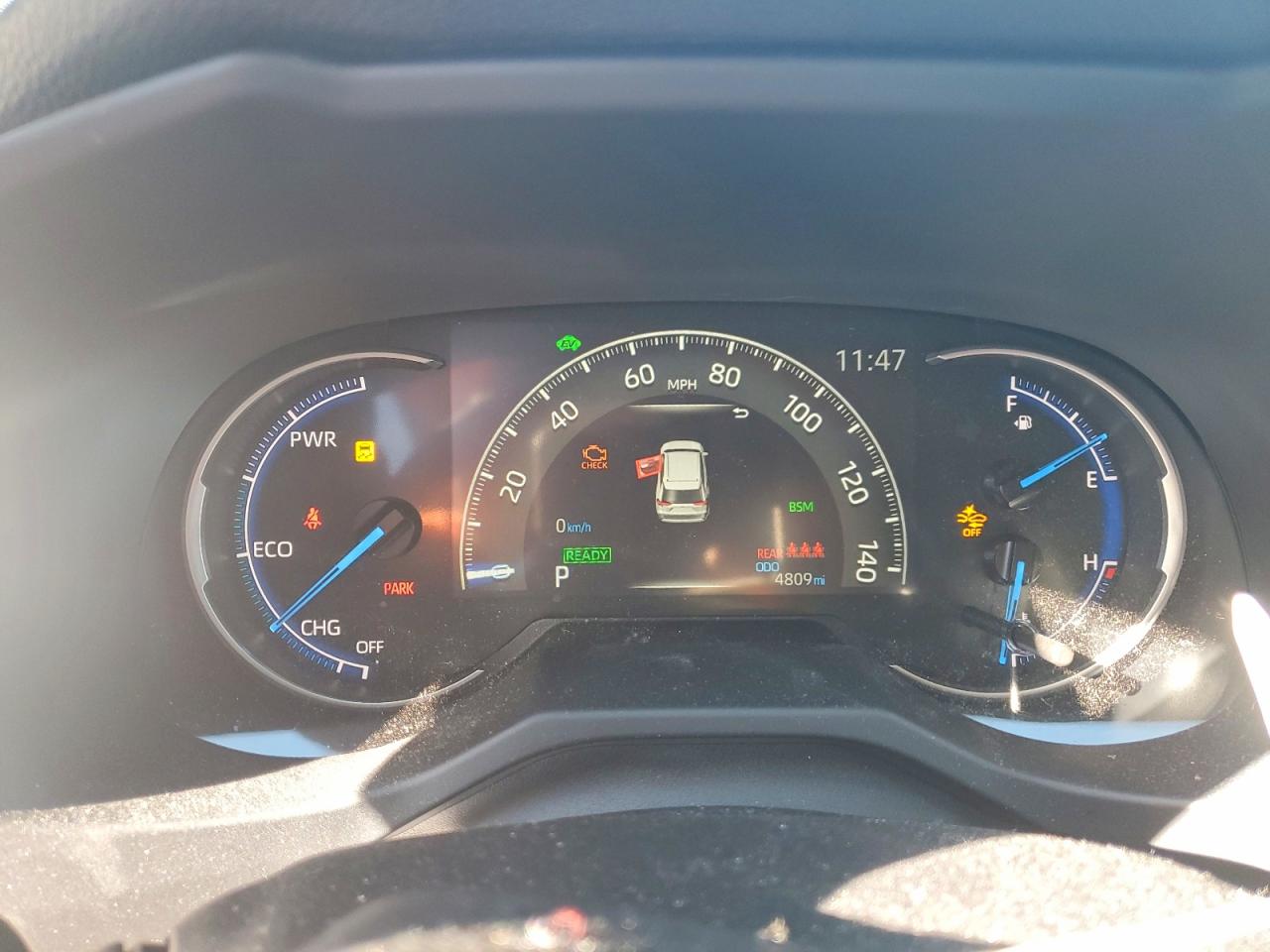 2025 TOYOTA RAV4 XLE photo 9