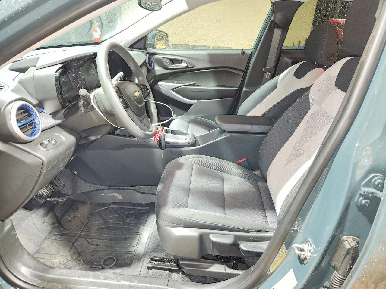 2025 CHEVROLET TRAX LS photo 13