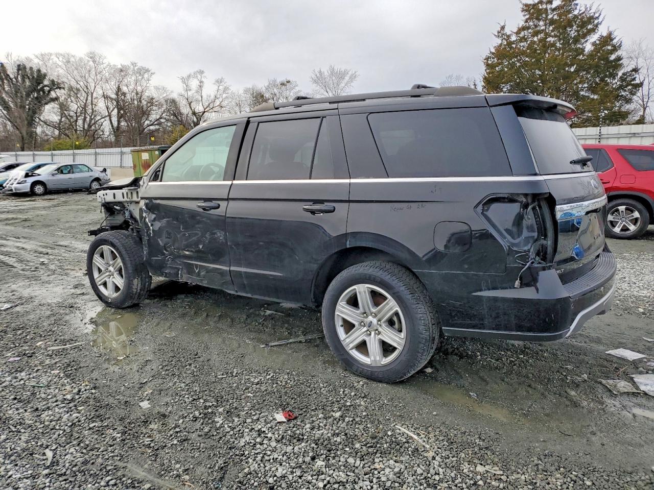 2018 FORD EXPEDITION XLT photo 2