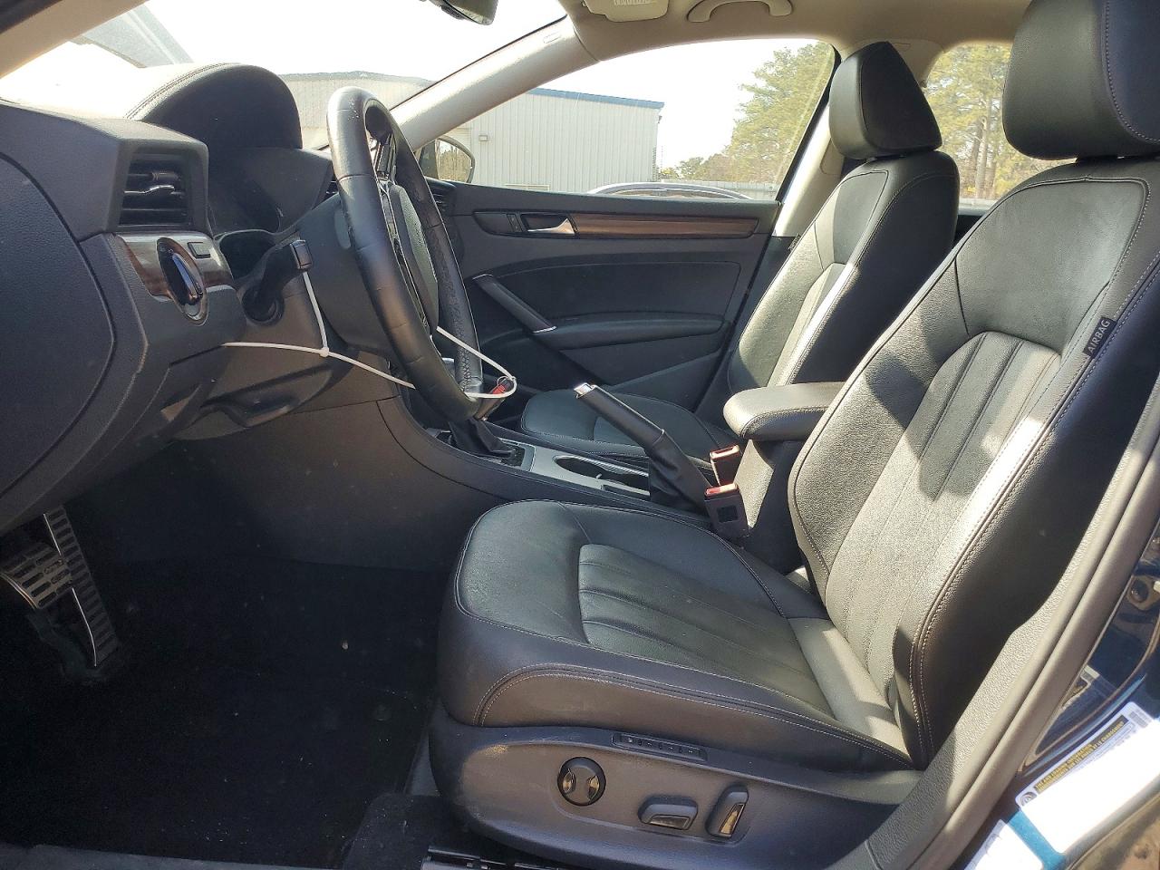 2020 VOLKSWAGEN PASSAT SEL photo 13